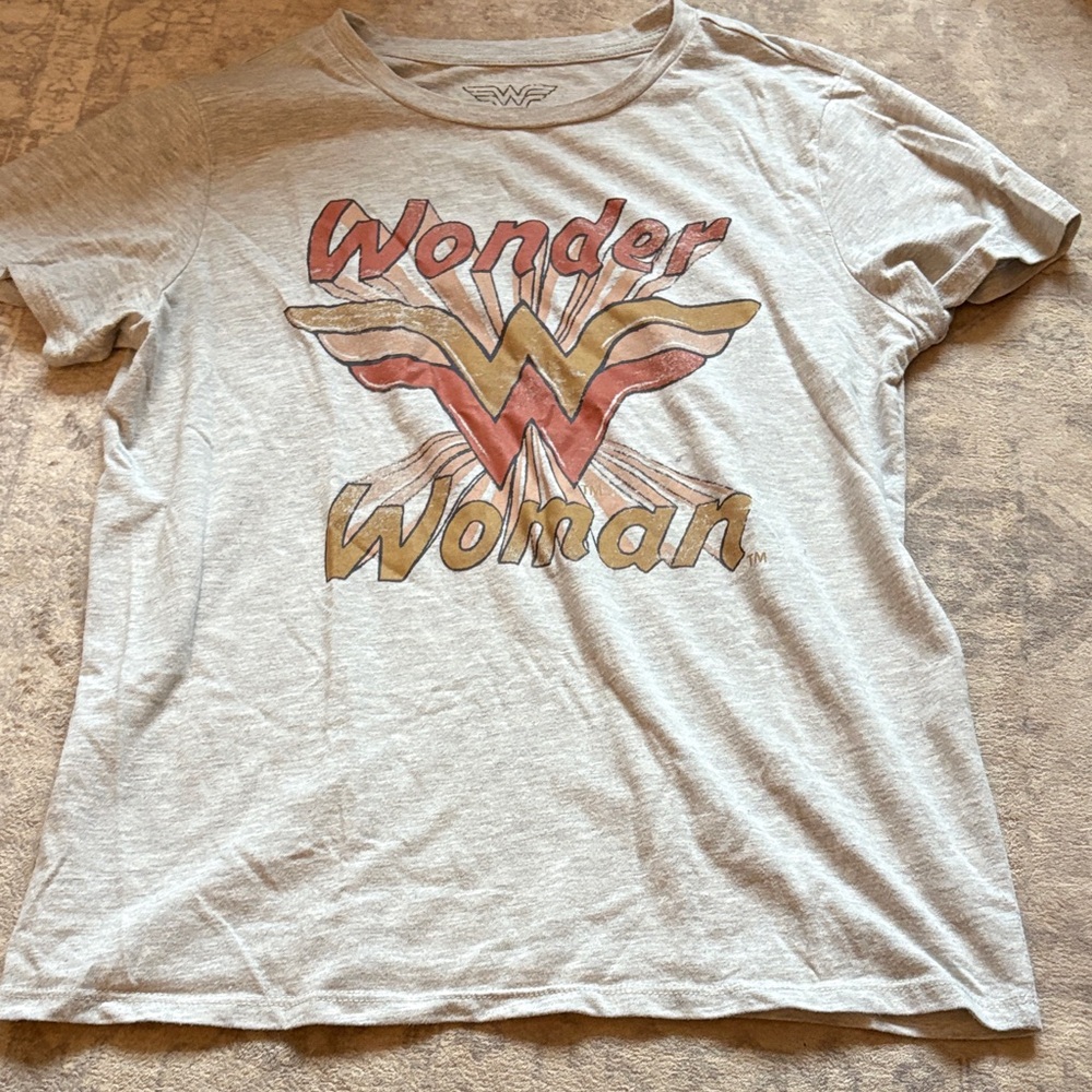 Wonder Woman Graphic Tee - Gray